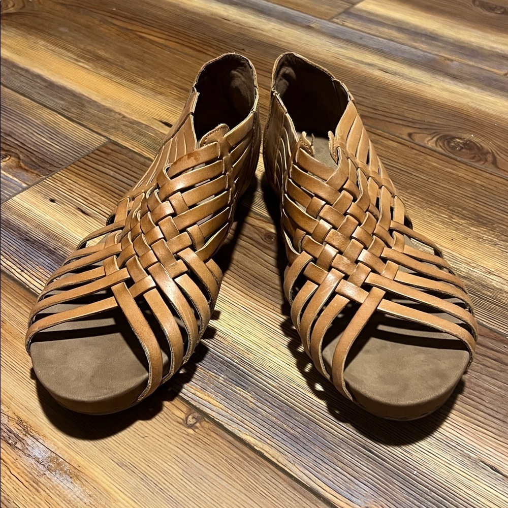 Chocolat Blu Viva Woven Leather Sandals in Camel Brown Size 8.5 - Picture 2 of 9